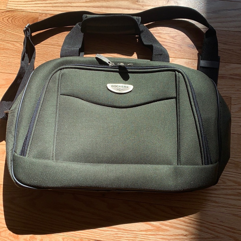 Dockers olive green travel bag NWOT